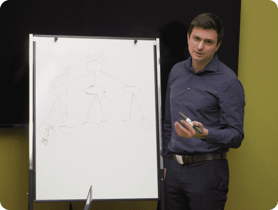 seo specialist Terry Williams, presenting at a meeting